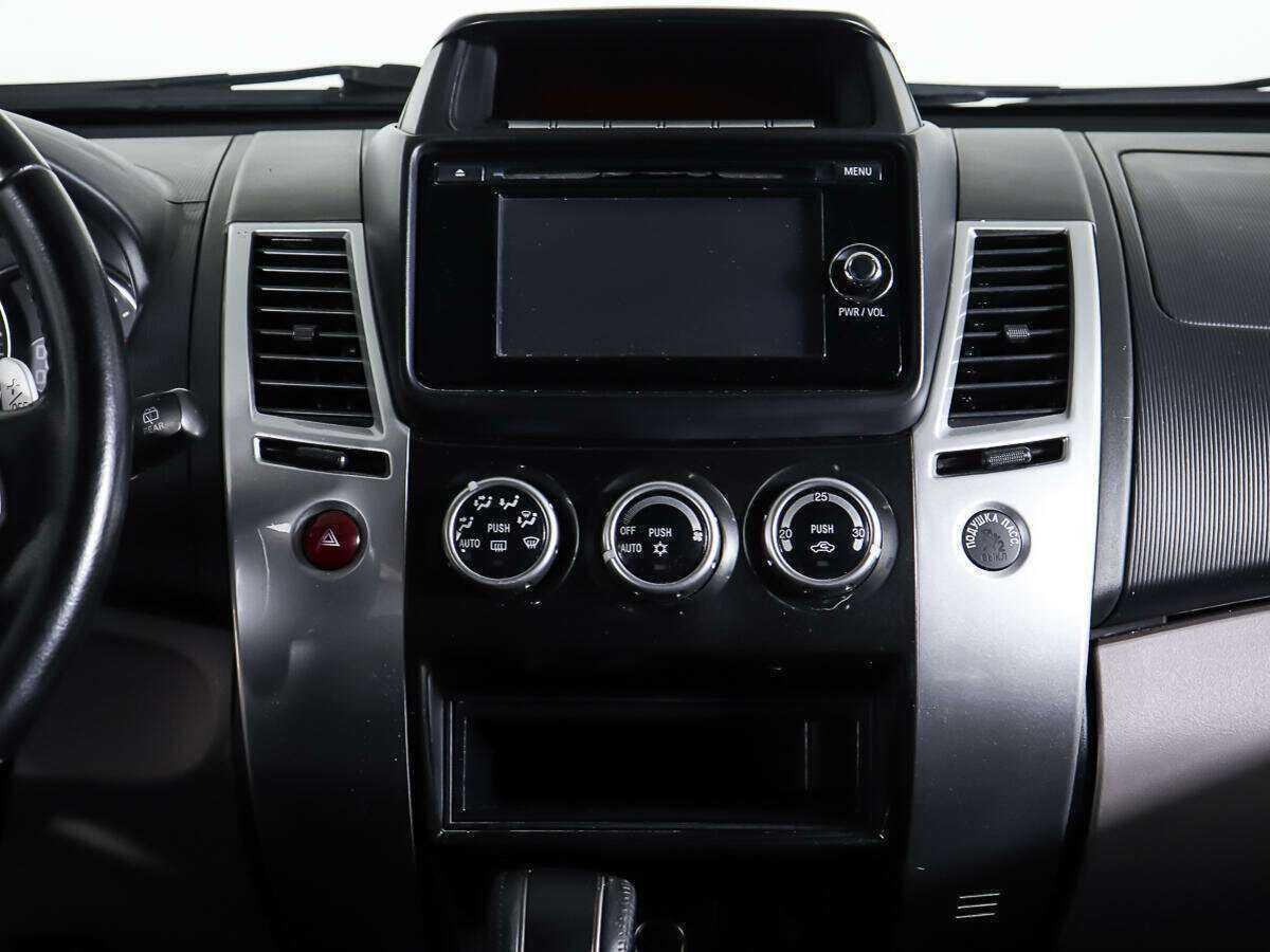 Mitsubishi Pajero Sport, 2014 Фото №11
