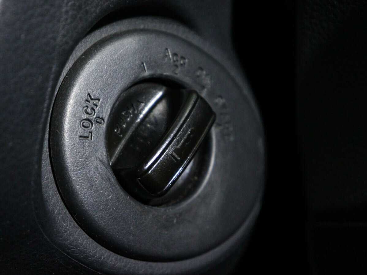 Nissan Tiida, 2013 Фото №14