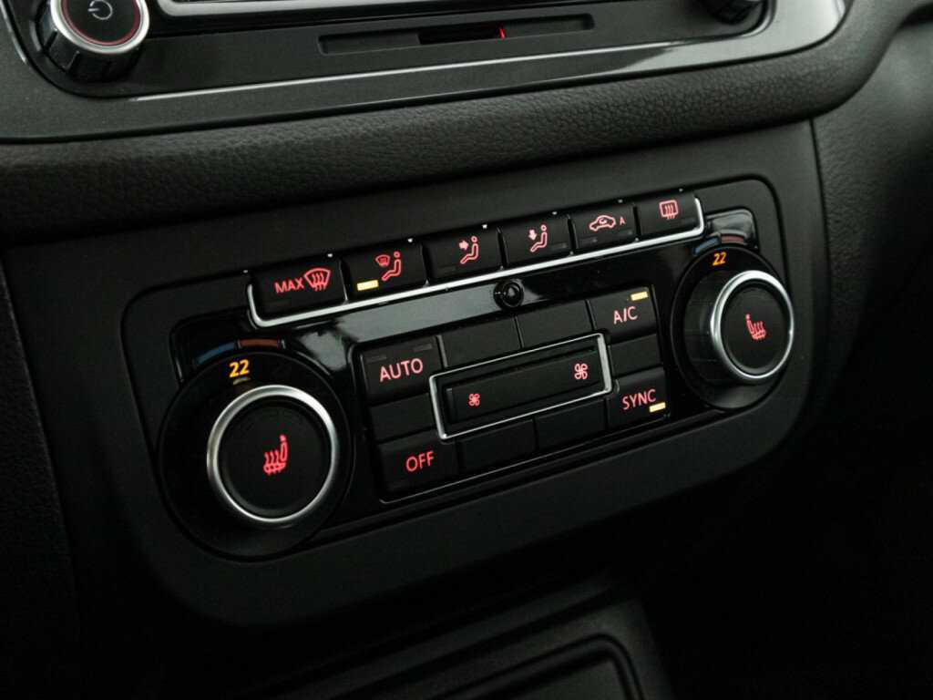 Volkswagen Tiguan, 2015 Фото №15