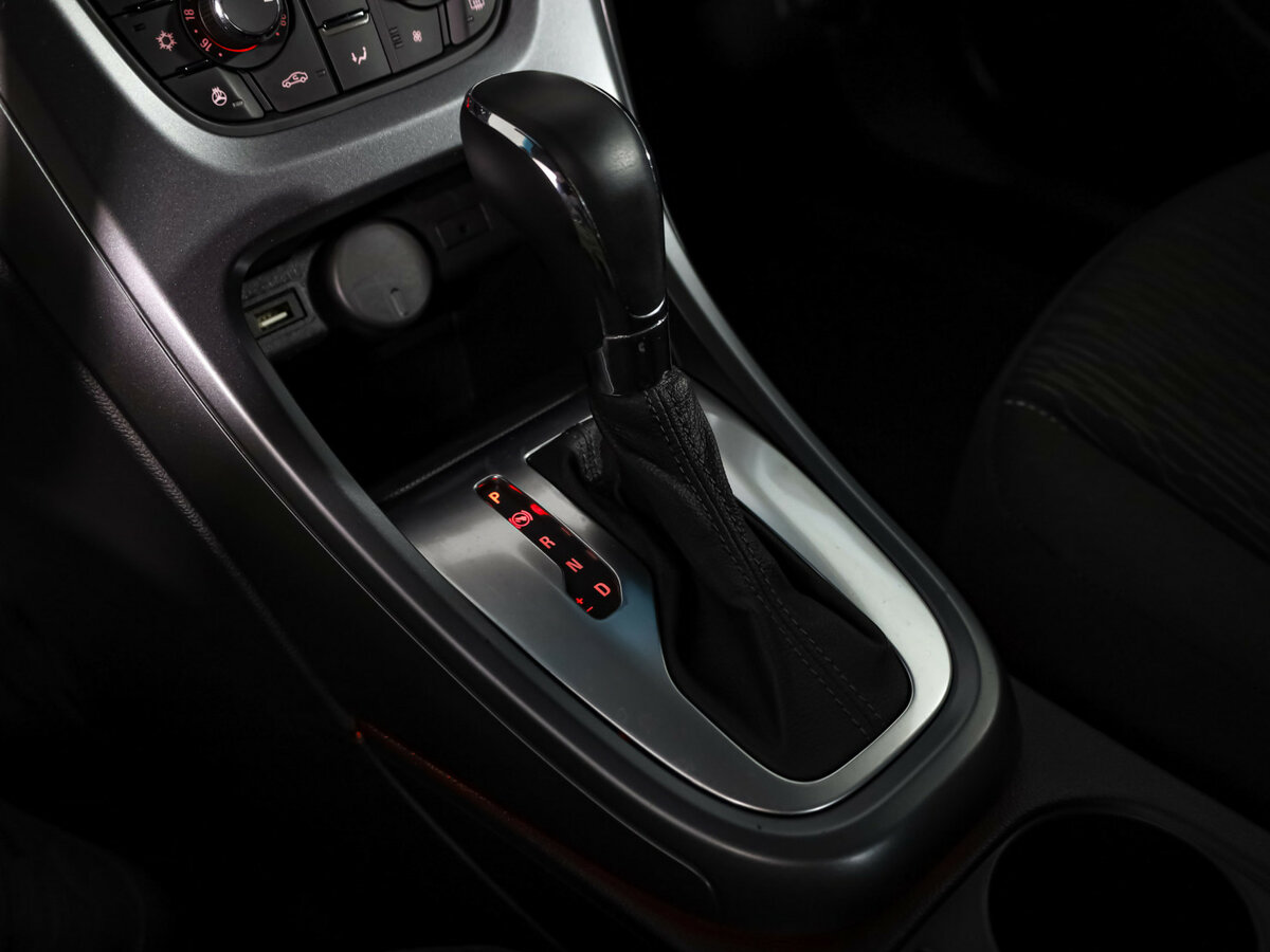 Opel Astra J Рестайлинг, 2014 Фото №16