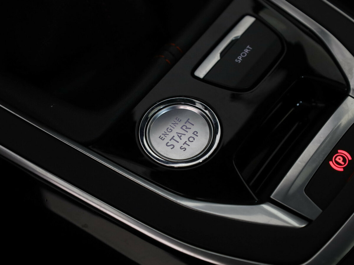 Peugeot 308 II Рестайлинг, 2019 Фото №13